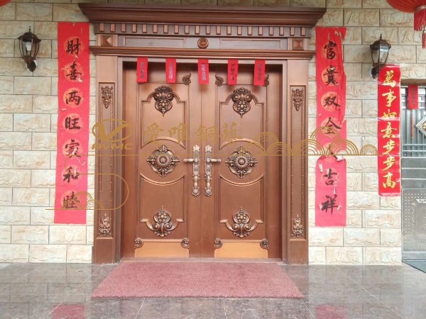 江西贛州張總、羅總豪宅用上愛唯銅藝別墅銅門