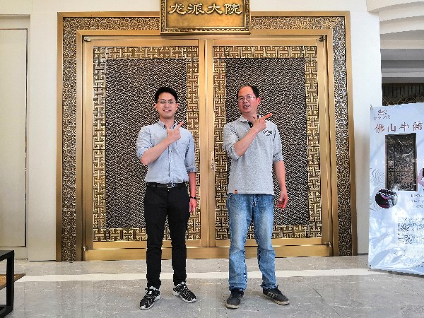 銅門(mén)安裝有問(wèn)題？銅門(mén)老師傅出馬